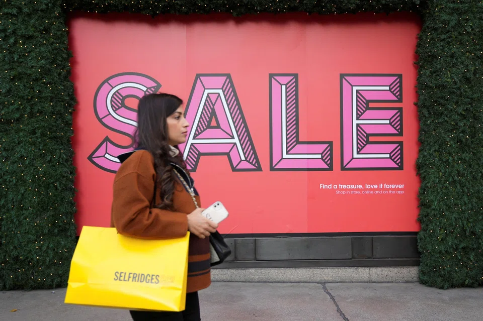Central Group wants to lift its stake in Selfridges to 60 per cent and take control of the operating business.