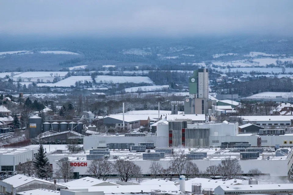 The S&P Global Flash Eurozone purchasing managers’ index (PMI) has risen to 50.2 in January from 49.3 in December. 