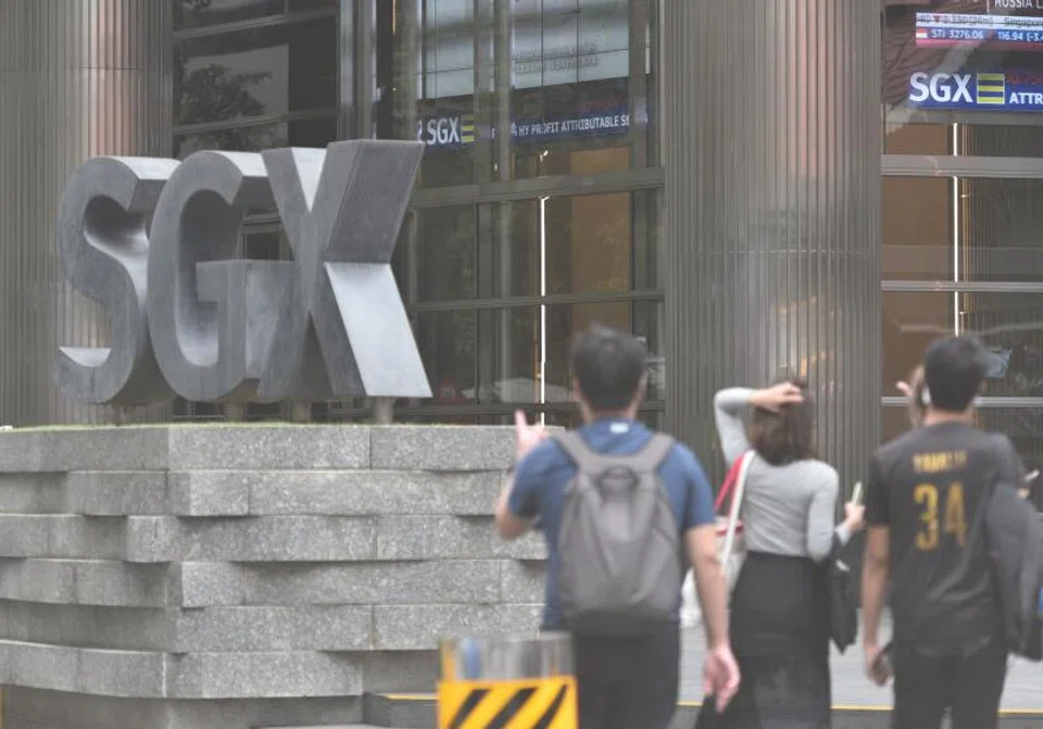 Singapore’s Straits Times Index (STI) headed up 0.5 per cent or 18.11 points to 3,353.2 as at 9.04 am. Gainers outnumbered losers 77 to 45, after 103.6 million securities worth S$140.7 million changed hands.