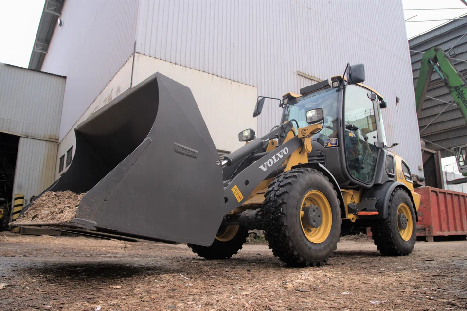 Kim Hock Corporation has trialled wheel loaders for a month and received good responses from its operators.