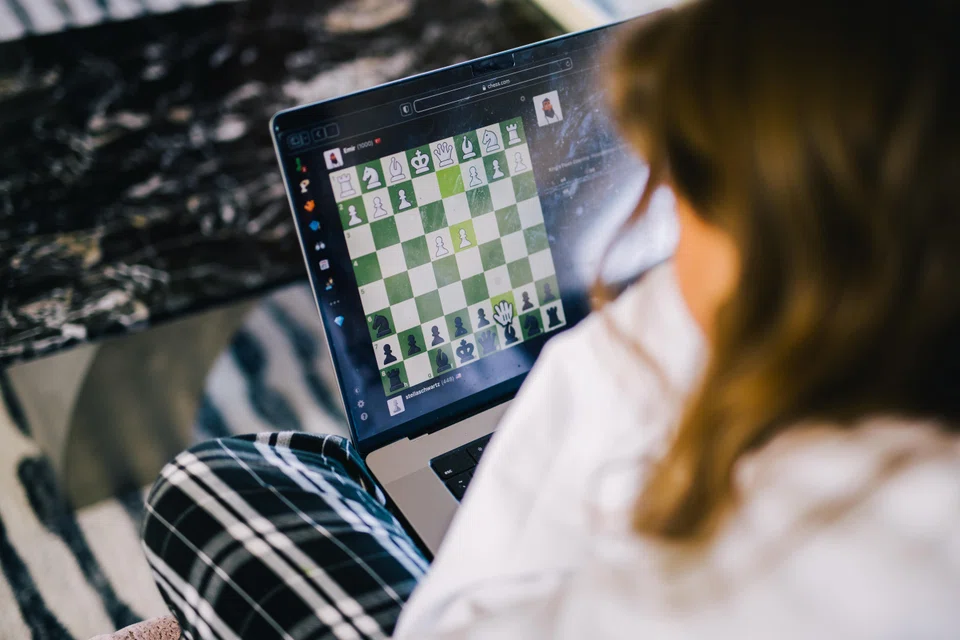 Since early November, the number of daily active users to Chess.com has jumped from 5.4 million to more than 11 million, rising sharply after the beginning of the year. 