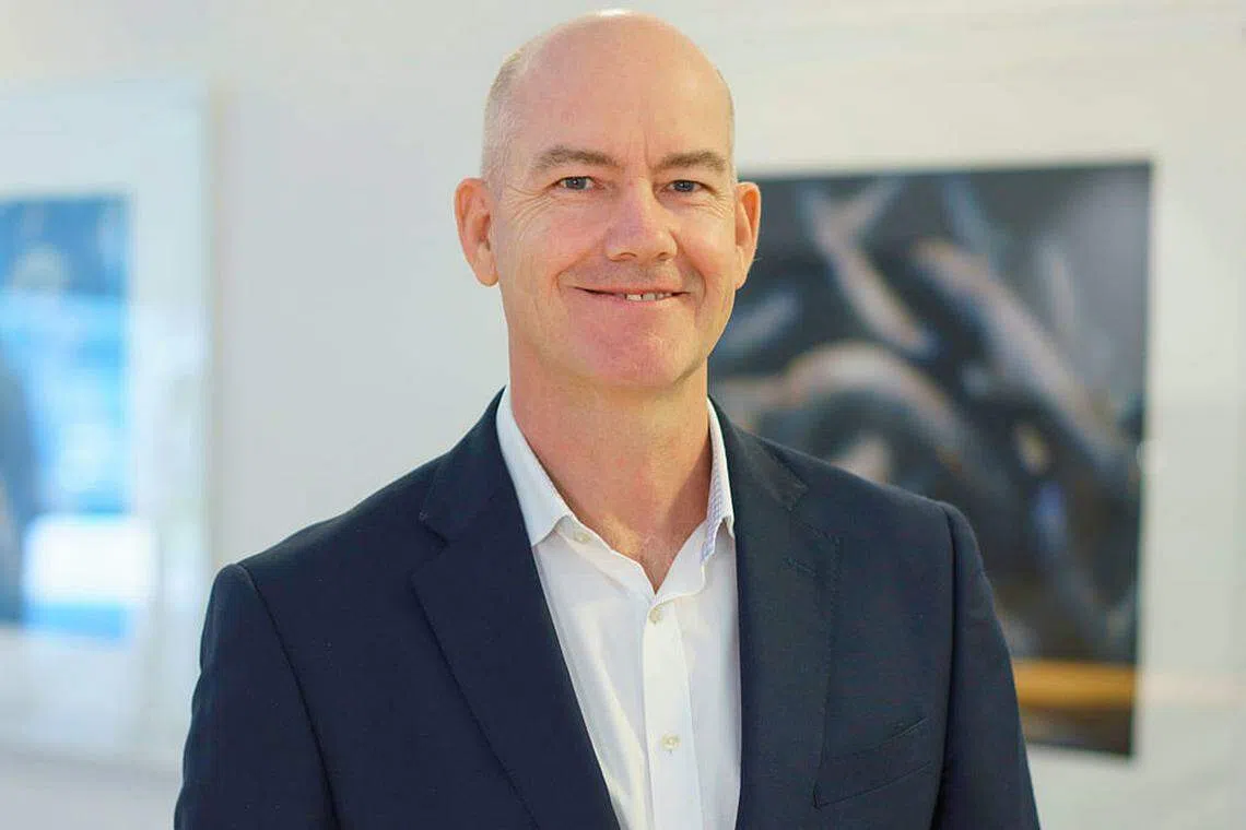 Amos sets out to run a tight ship