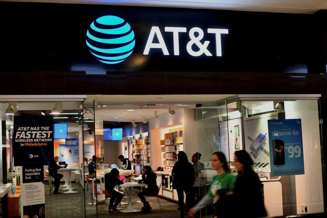 AT&T hopes to reach US$16 billion or more in free cash flow this year, after generating a surprisingly low US$1 billion in free cash flow in the first quarter.