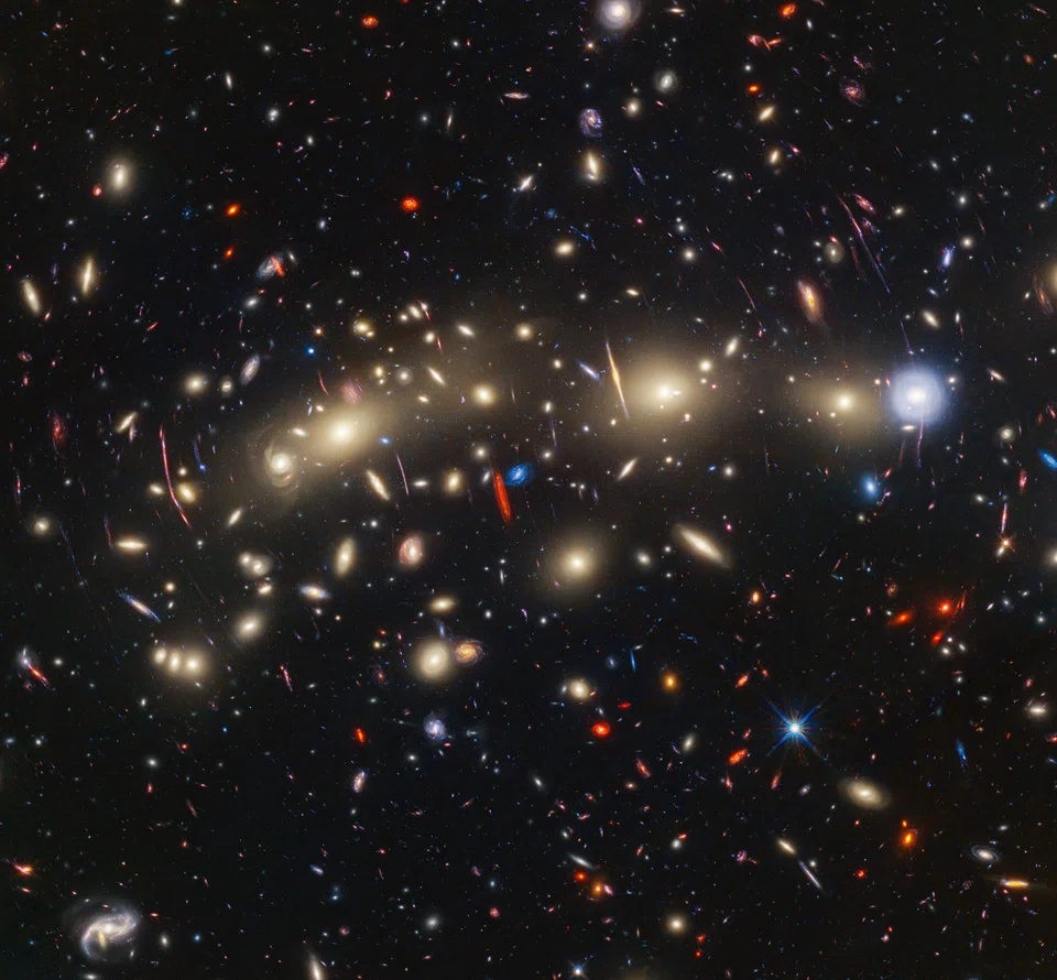 The Christmas Tree Galaxy Cluster has stars that flicker over days or months, like the lights on a Christmas tree.