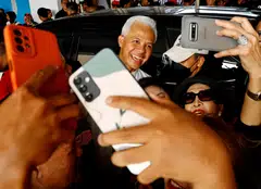 Ganjar Pranowo, Central Java’s former governor, has called on people to vote for him to show “true resistance” against the use of state resources during campaigning, without naming any of his rivals.