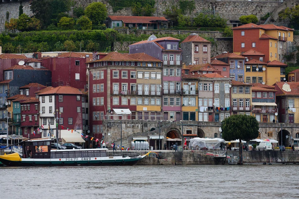 Foreigners have flocked to Portugal in recent years in search of a warm climate and lower costs of living. According to an April report from the statistics institute, these buyers are willing to pay more than double for a home in Lisbon than their local counterparts.