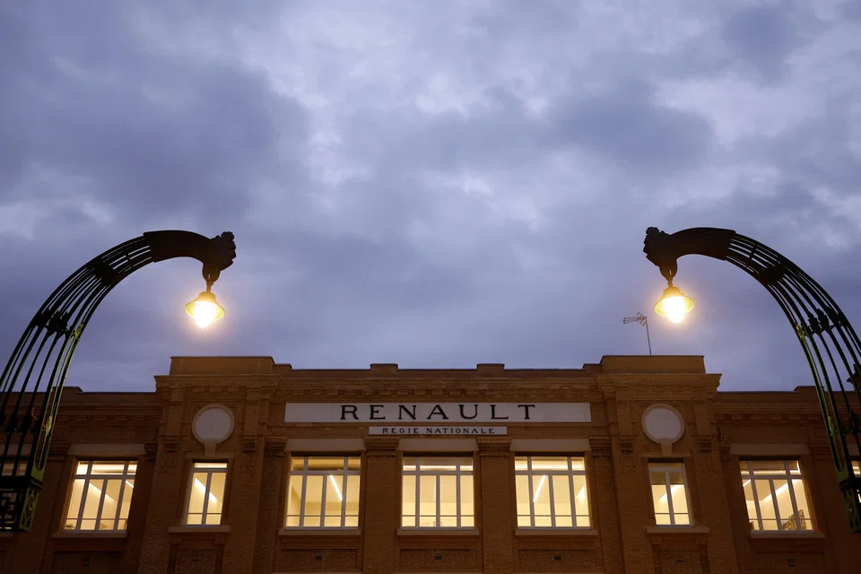 The French carmaker, like most automakers, has been living for months under the threat of regular and drastic price cuts from its US-based competitor. 