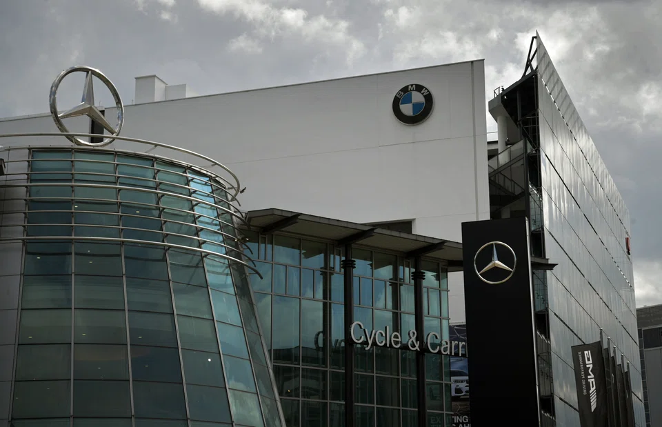 BMW and Mercedes-Benz are selling their car-sharing joint venture Share Now to Stellantis for an undisclosed sum, they said on Tuesday (May 3), instead focusing on the more promising software leg of their mobility alliance.