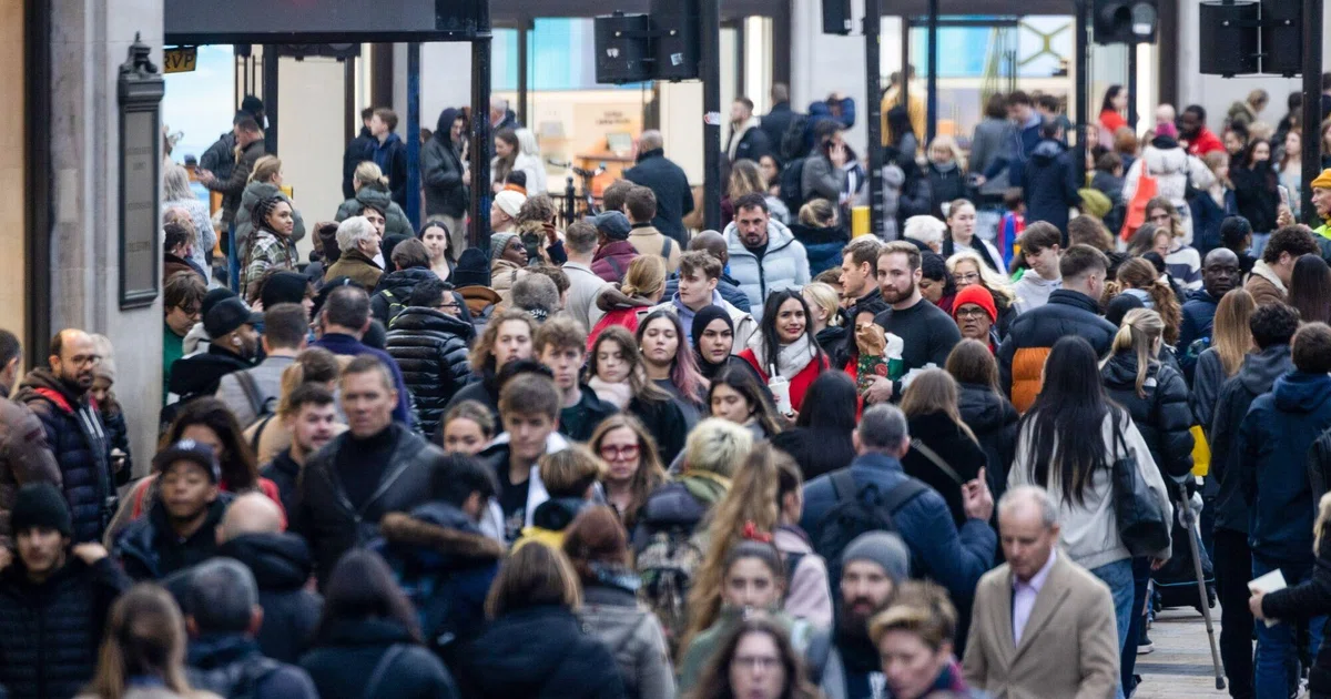 British women pick up slack as men cut back working hours - The ...