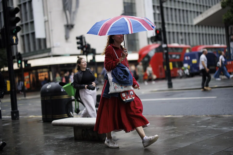 Many consumers delayed purchases of autumn and winter clothing after the warmest September for England and Wales on record saw temperatures exceed 30 deg C on some days.