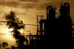 US inventory data from the American Petroleum Institute industry group has shown that US crude oil and petrol inventories fell last week, according to market sources citing the data.