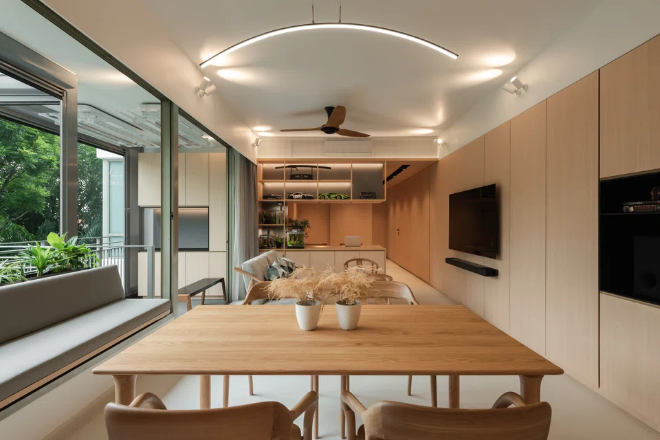 This apartment in the east has been drastically reconfigured with areas opened up. Given sufficient storage space, the clutter is gone. 