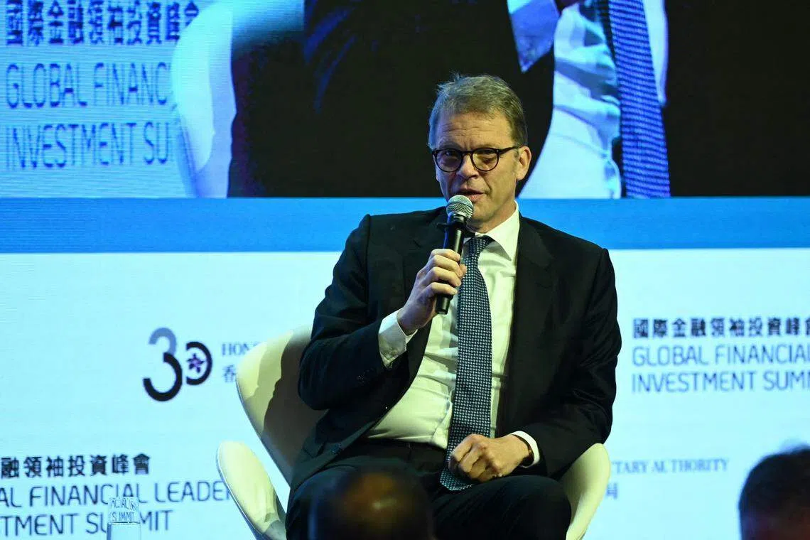 For Sewing, the pay cut related to the Postbank issue was around 281,000 euros.