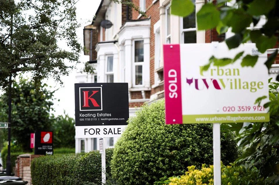 The UK housebuilders index fell 6 per cent to hit its lowest level since March 2013.