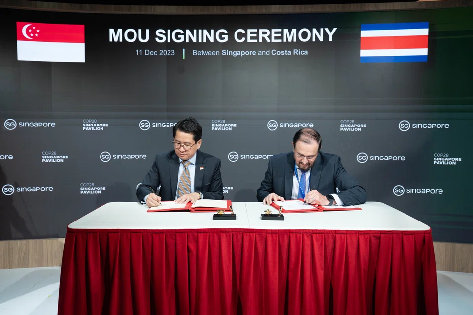 Stanley Loh (left), Permanent Secretary, Ministry for Sustainability and the Environment, and Carlos Isaac Pérez, Vice-Minister of Strategic Affairs, Ministry of Environment and Energy, Costa Rica, signing the MOU on the sidelines of COP28.