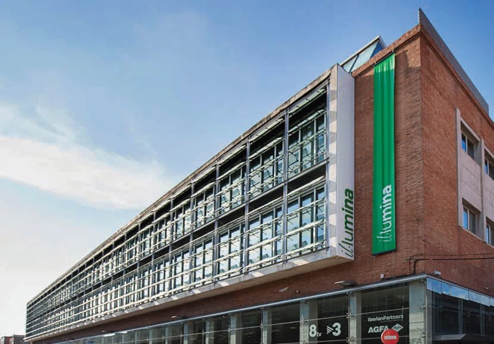 The freehold property is located in Esplugues de Llobregat, a mixed-use office and industrial area 5 km away from the financial district of Barcelona. 