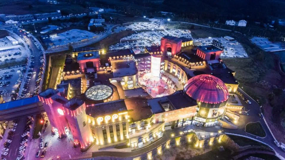 The manager of Sasseur Reit says the increase in distributable income is due mainly to an income tax refund relating to Chongqing Liangjiang Outlets.