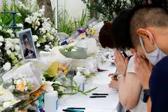 Mourners pray for late former Japanese Prime Minister Shinzo Abe, who was shot while campaigning for a parliamentary election, at Headquarters of the Japanese Liberal Democratic Party in Tokyo, Japan on July 12, 2022.



