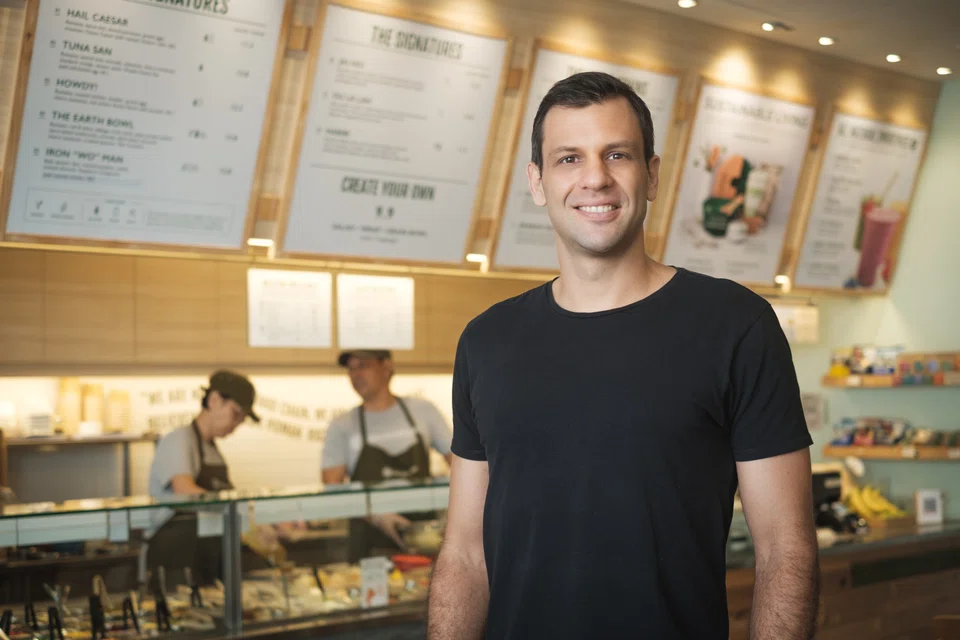 Sights are set on having all of SaladStop! stores in Singapore turn net zero by 2025 and all international locations by 2030 said Adrien Desbaillets, CEO of SaladStop!. The F&B establishment is working with partners like Unravel Carbon to achieve this target.