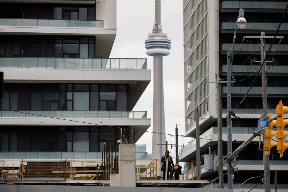 For the first time, more than half of investors who closed on a new condo unit with a mortgage in the Greater Toronto Area last year were unable to cover their costs when they started renting it out. 