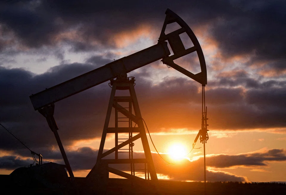 Brent futures for May delivery settles at US$85.43, losing 35 cents on Friday.