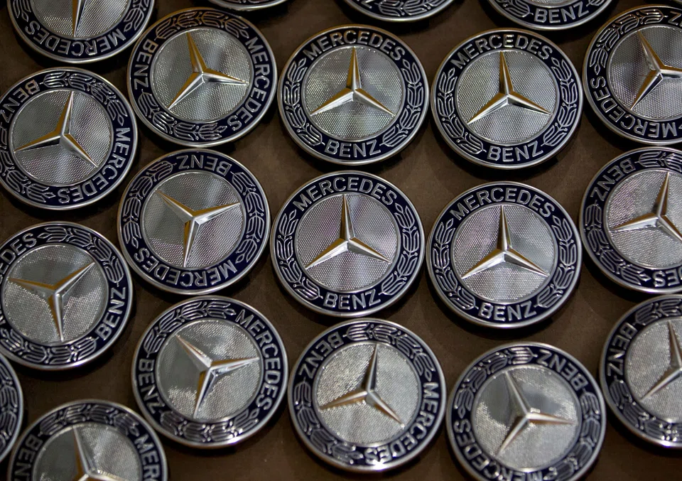 MERCEDES-BENZ expects strong demand for high-end cars to allow it to offset rising raw material and transport costs with higher prices, forecasting a pick-up in deliveries once chip shortages ease.