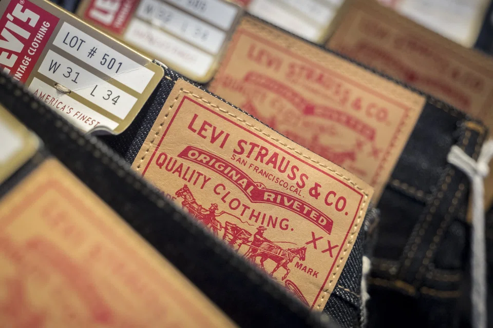 Denim maker Levi Strauss & Co is scaling up investment in its stores and website, as well as women's apparel, to reach a sales target of US$9 billion to US$10 billion by 2027. 