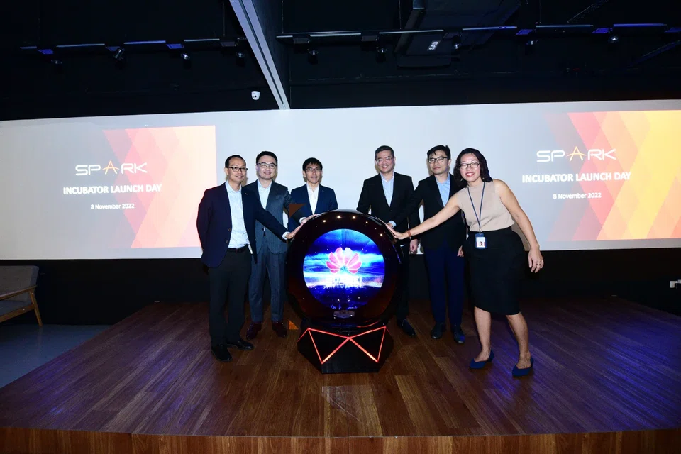 From left: Rex Lei, Managing Director of Huawei Cloud Singapore, Charles Cheng, Managing Director of Huawei International, Foo Fang Yong, Chief Executive Officer of Huawei International, Lew Chuen Hong, Chief Executive of IMDA, Ng Kaijie, Director, Innovation, IMDA, Joanne Teh, Assistant Director, Innovation, IMDA