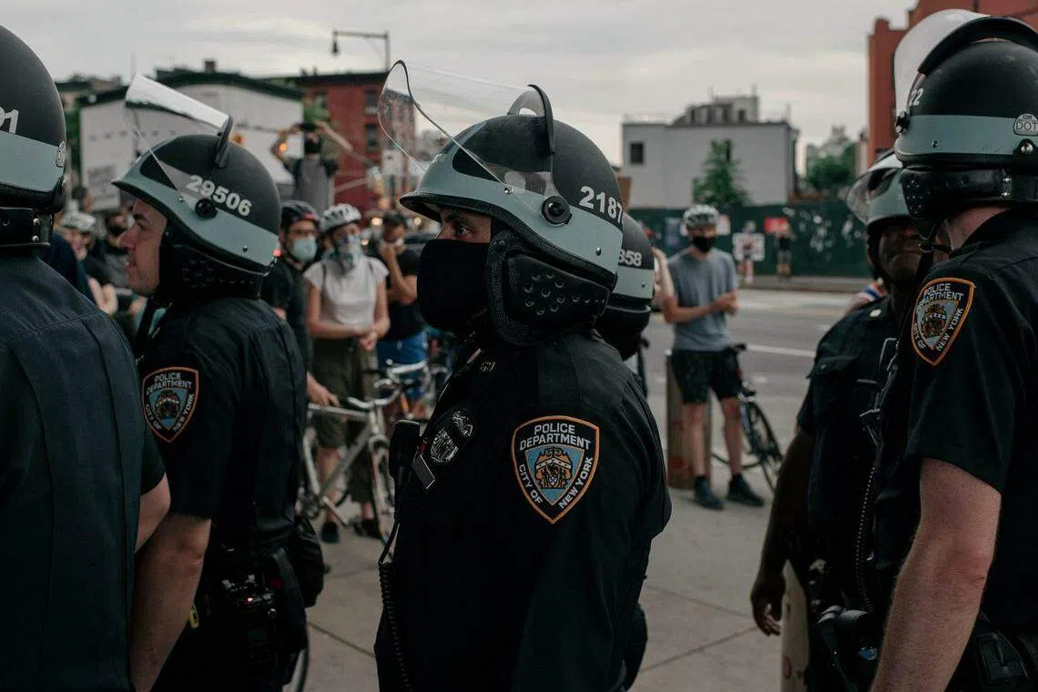 New York police to disband plain-clothes unit