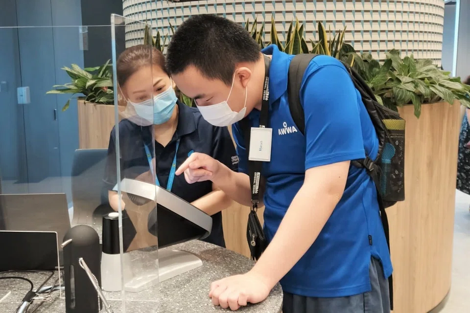 The Awwa School students, aged 15-16, were introduced to various job roles at the bank’s newly revamped flagship branch at Six Battery Road, such as that of a sales and services manager.