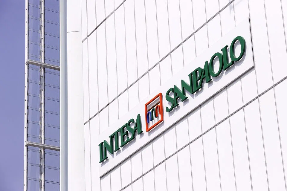 Net income at Intesa Sanpaolo, Italy’s biggest bank, totalled 930 million euros in July-September.