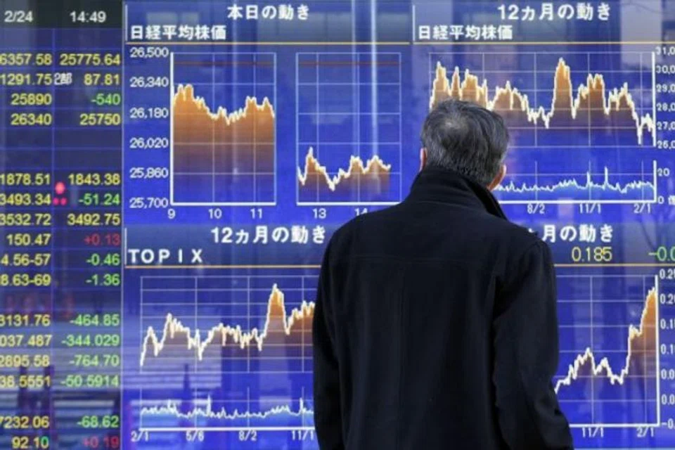 Asian markets fluctuated Wednesday, with little sign of any relief from recent dour performances as investors remain fearful about the economic outlook owing to the impact of inflation, higher interest rates, China's slowdown and the Ukraine war. 