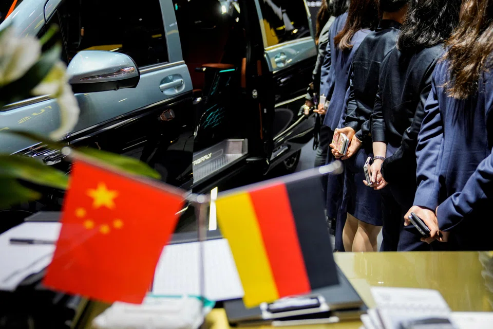 German firms are building supply chains that are independent of China, shifting some operations away from the country and growing markets elsewhere in Asia.