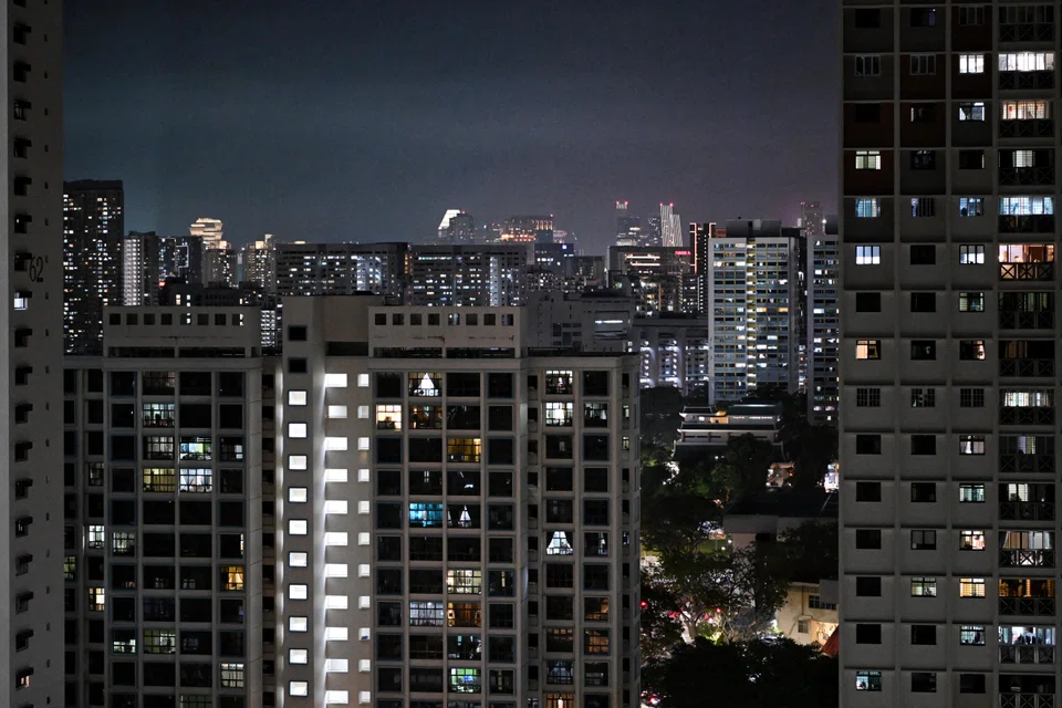 Singapore's switch rate in the electricity retail market has fallen from its peak amid less competitive rates and the diminished lure of power-bill savings.