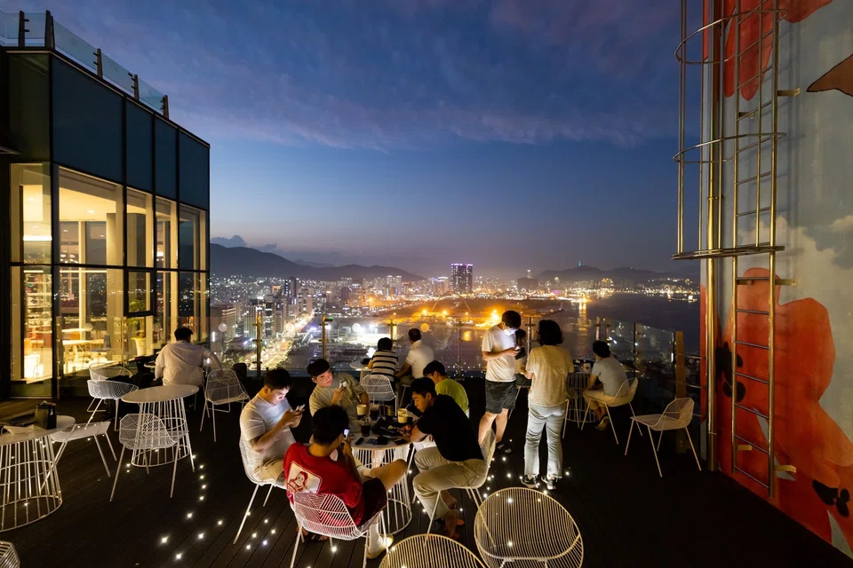 Analysts said that, since high inflation had long been seen as a factor in monetary policy, market participants were now paying attention to growing signs of economic cooling, notably in exports and consumer spending.