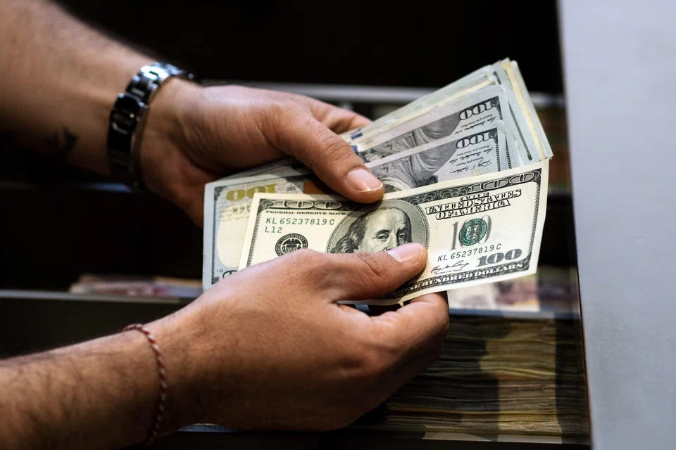 The greenback is largely rangebound as investors wait for clearer signs of whether the economy will remain strong and inflation elevated, or if it is headed towards a contraction.
