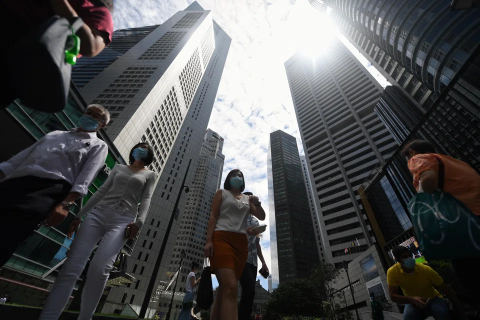 Only the top tenth of resident employed households saw a fall in real average household income from work per household member in 2022. 