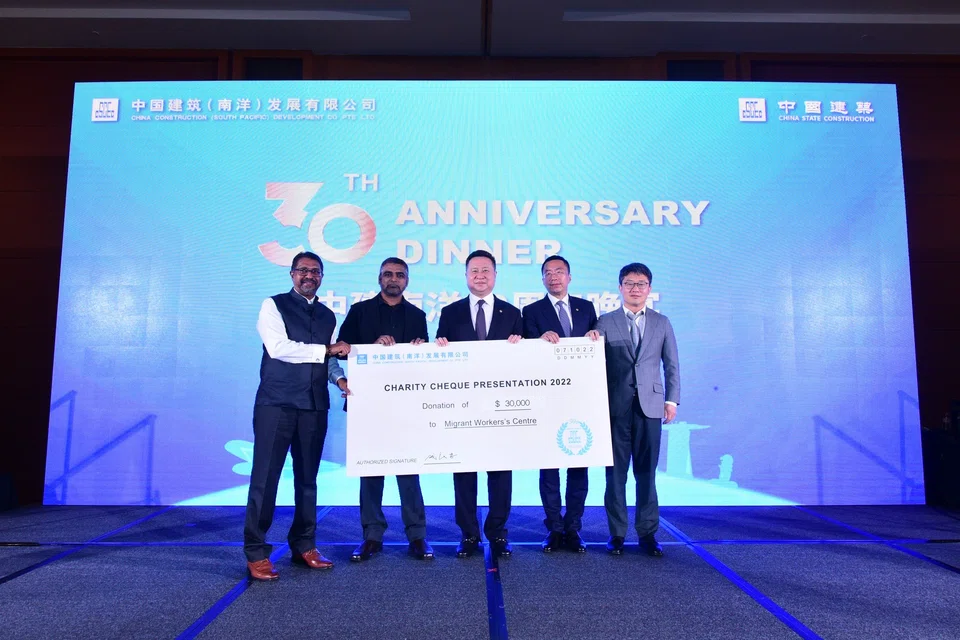 From left: Sathish Naidu, head of Union and Project, Migrant Workers’ Centre; Joshua Sham Lechemanam, deputy executive director, Migrant Workers’ Centre; Zhou Yong, vice general manager of CSCEC China; Gao Bo, general manager of CSCEC Overseas Department, chairman of CSCEC International Operations and CCDC; Qian Liang Zhong, managing director of CCDC.