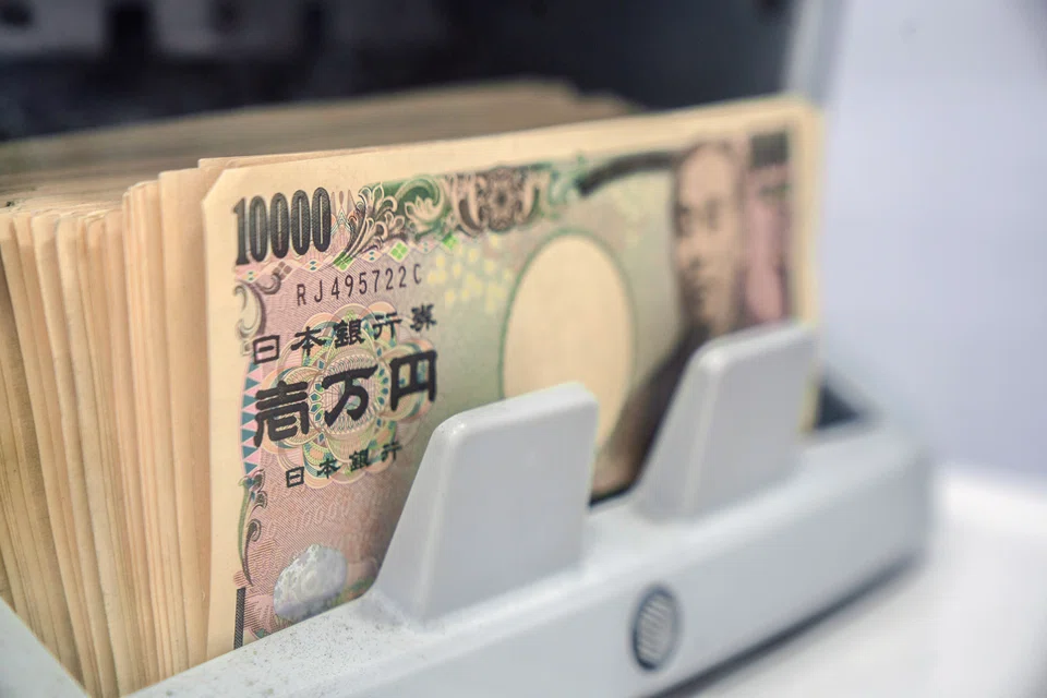 The yen’s gains were broad, with the euro tumbling as much as 3.5 per cent to the lowest since late September at 140.17 yen and sterling also sliding as much as 3.7 per cent to the lowest since Oct 12 at 160.34 yen.