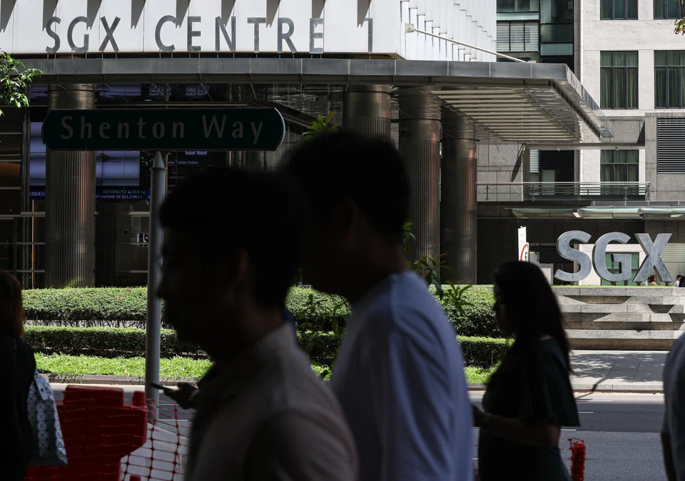 Losers outnumbered gainers 310 to 237 on the benchmark Straits Times Index on Wednesday (Jun 21), after 1.34 billion securities worth S$1.08 billion changed hands. 