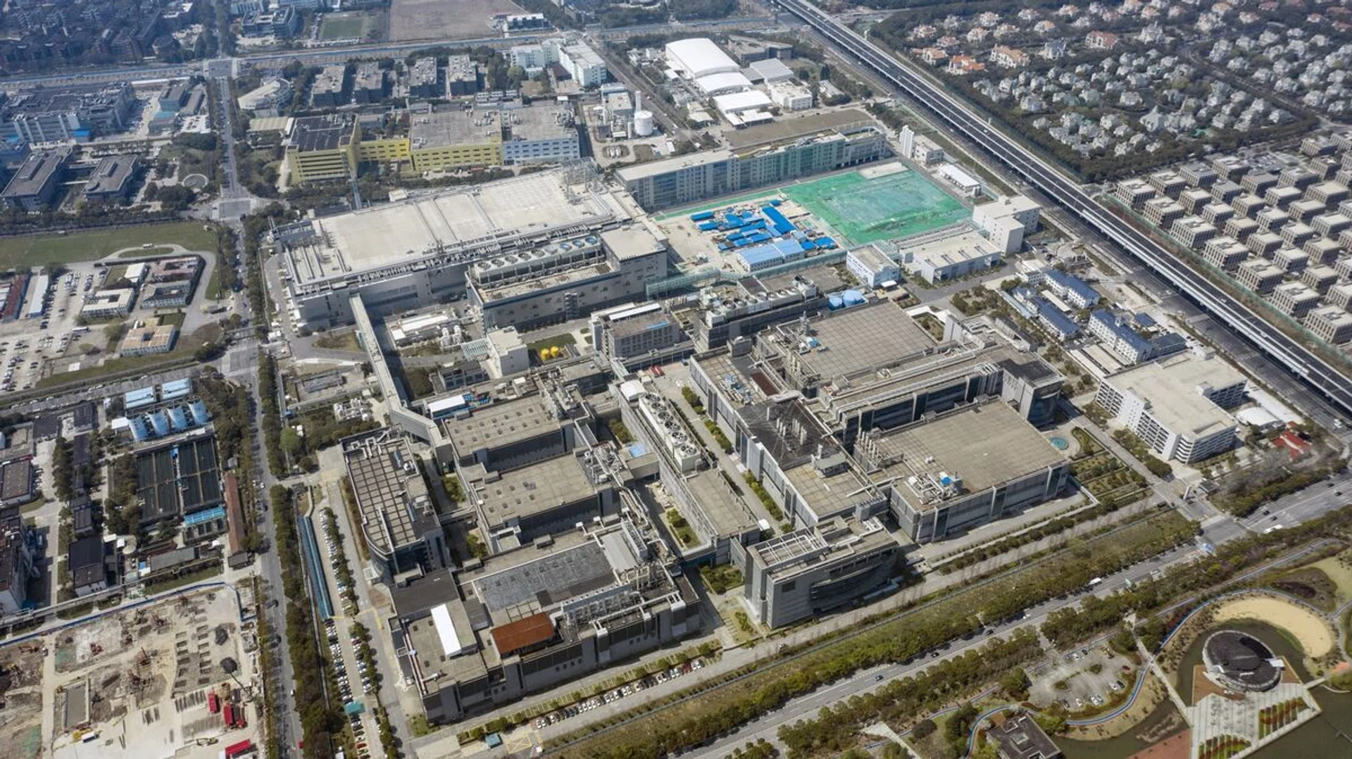 China's top chipmaker loses chairman in latest executive exit - The ...