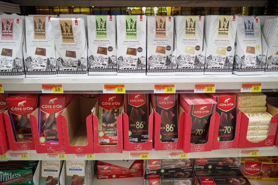 Consumer spending, which accounts for more than two-thirds of US economic activity, jumped 0.8 per cent last month.