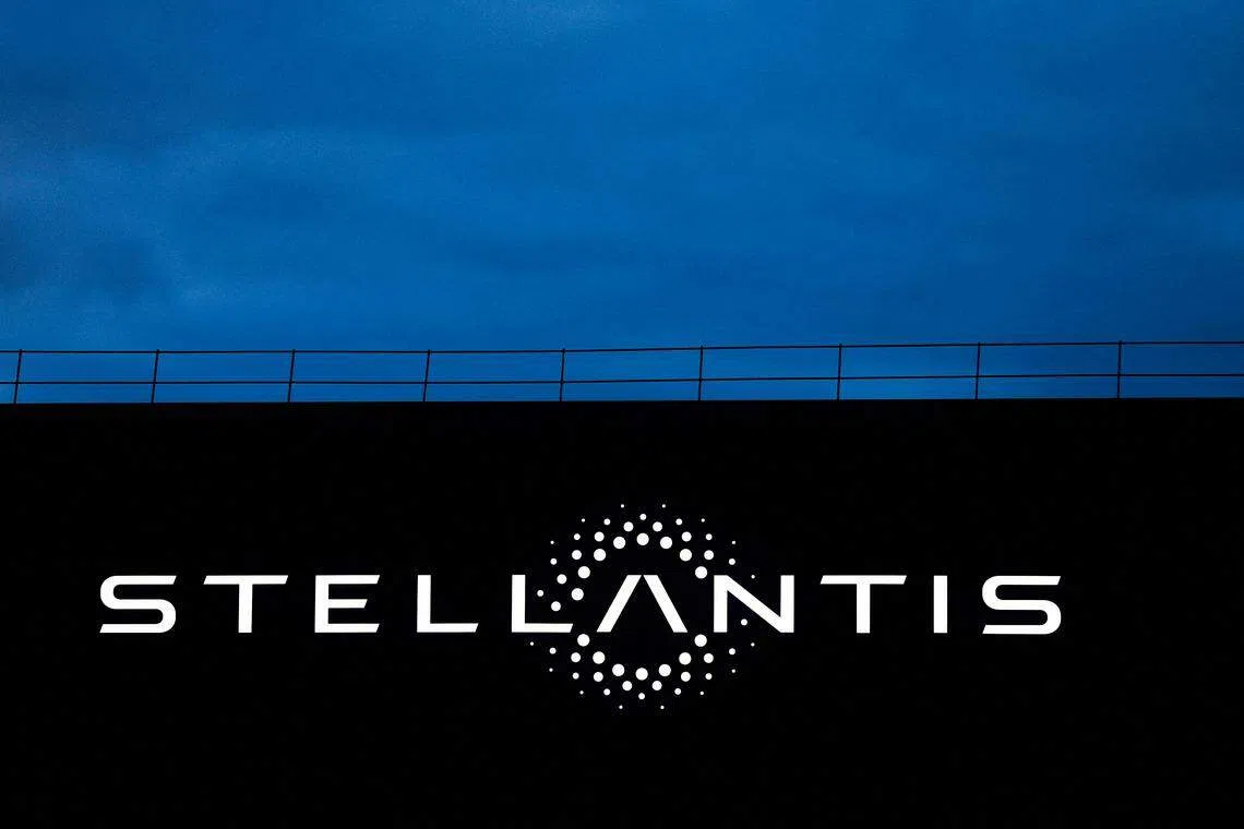 Stellantis, Italy’s major automaker, is hit by a global shortage of microchips and other components.