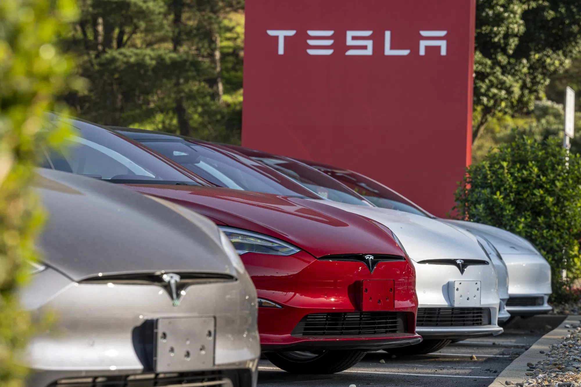 Tesla deliveries to hit record, but fall short of Musk's aspirations ...