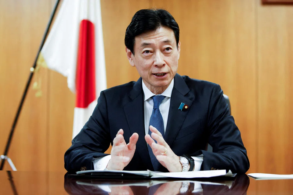 The Japanese cabinet decides to revise an export control order that bans the exports of goods to Russia that strengthen the country’s industrial base, Minister of Economy, Trade and Industry Yasutoshi Nishimura says.