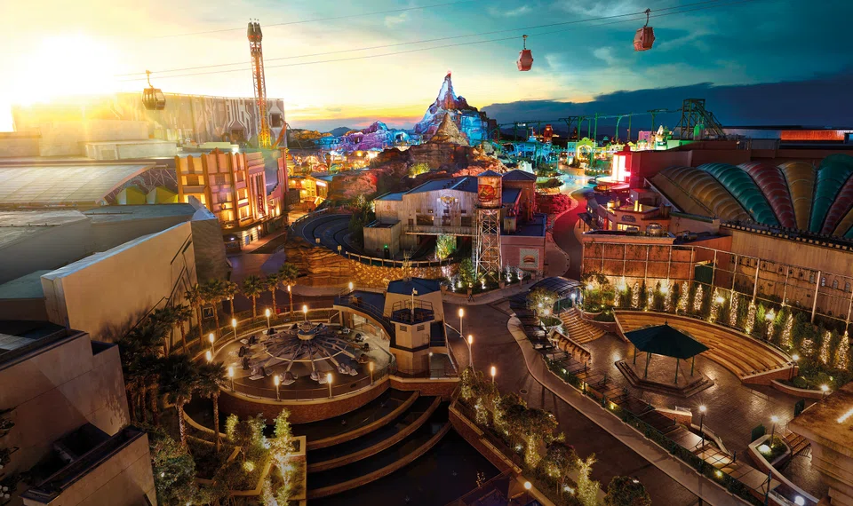 Genting Highlands is an integrated resort destination with leisure and entertainment facilities such as casinos, theme parks, dining and retail outlets.