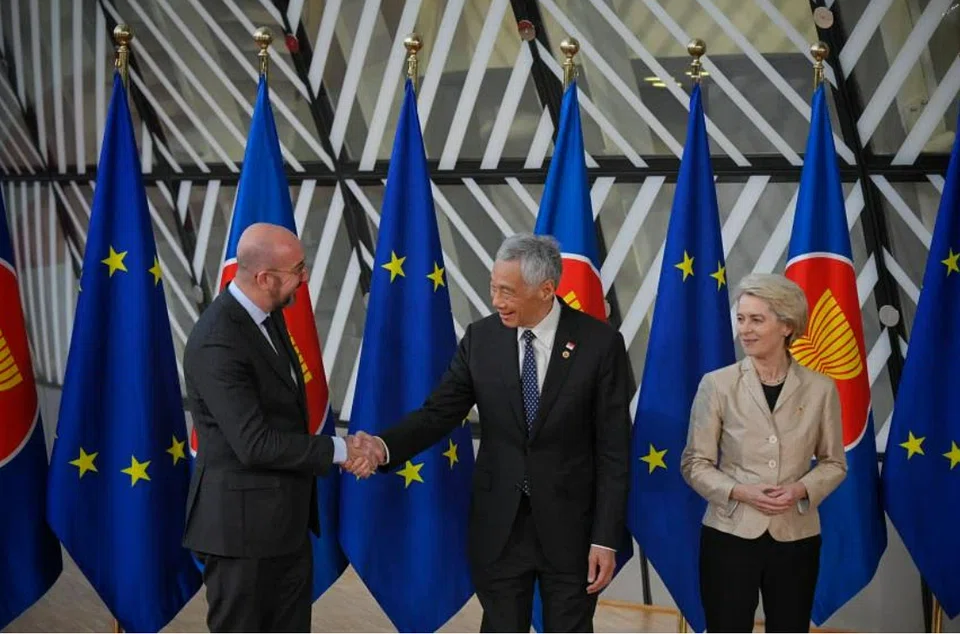 Prime Minister Lee Hsien Loong greets President of the European Council Charles Michel (left) and President of the European Commission Ursula von der Leyen.