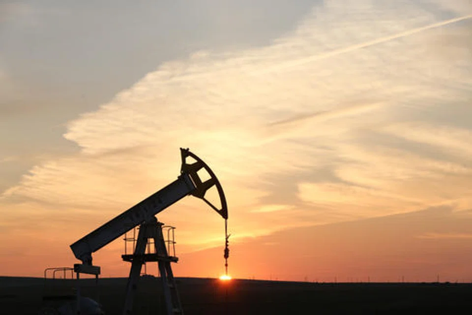 Brent futures fell 54 cents, or 0.6 per cent, to US$90.08 a barrel by 2.15 pm EDT (1815 GMT) on Wednesday, while US West Texas Intermediate (WTI) crude fell 71 cents, or 0.9 per cent, to US$83.23. 