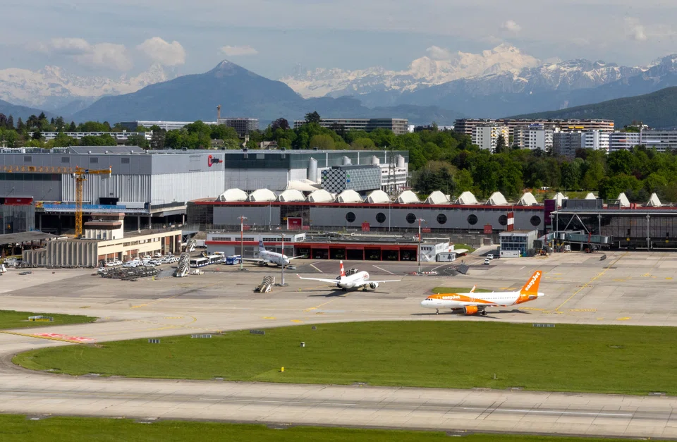 There will be no flights at Geneva's international airport between 6 am and 10 am local time (0400 GMT and 0800 GMT) on Friday.