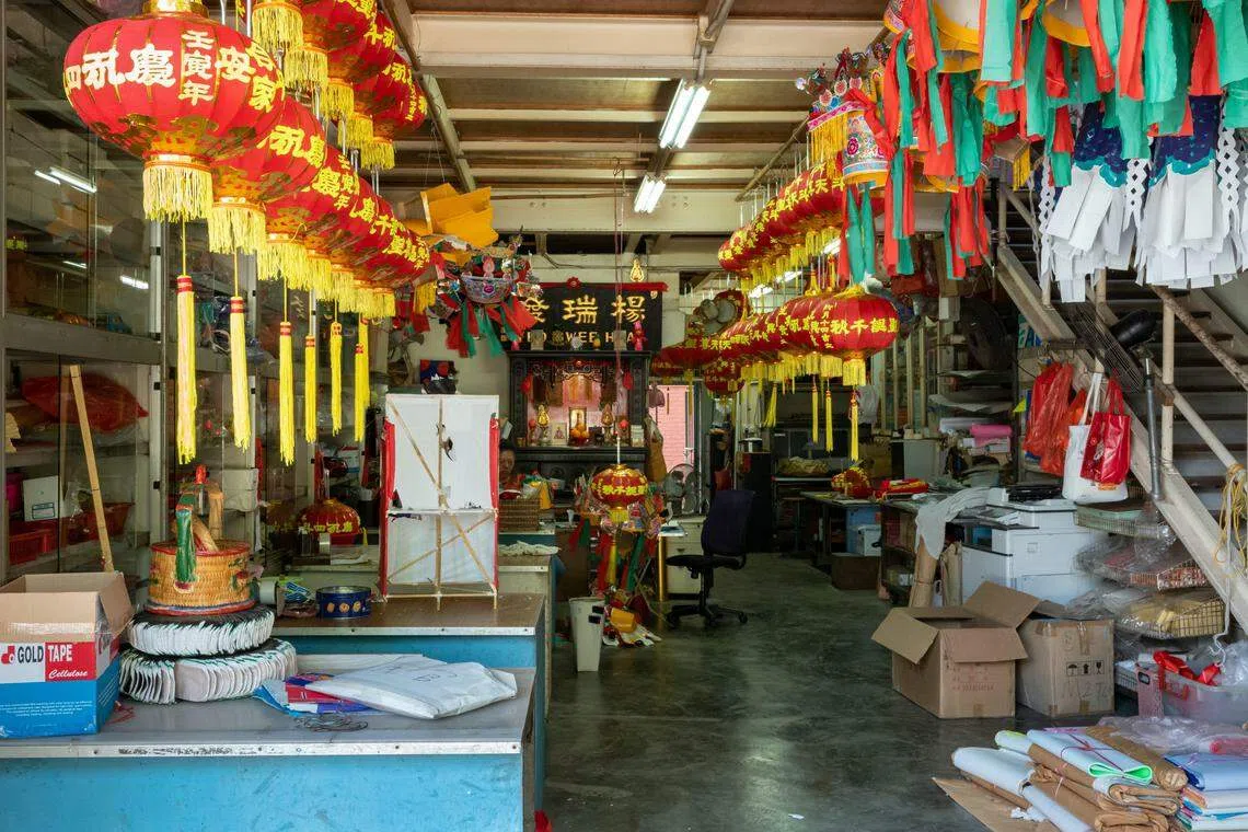 Yeo Swee Huat Lantern Makers was the oldest remaining Teochew paper lantern artisan. 